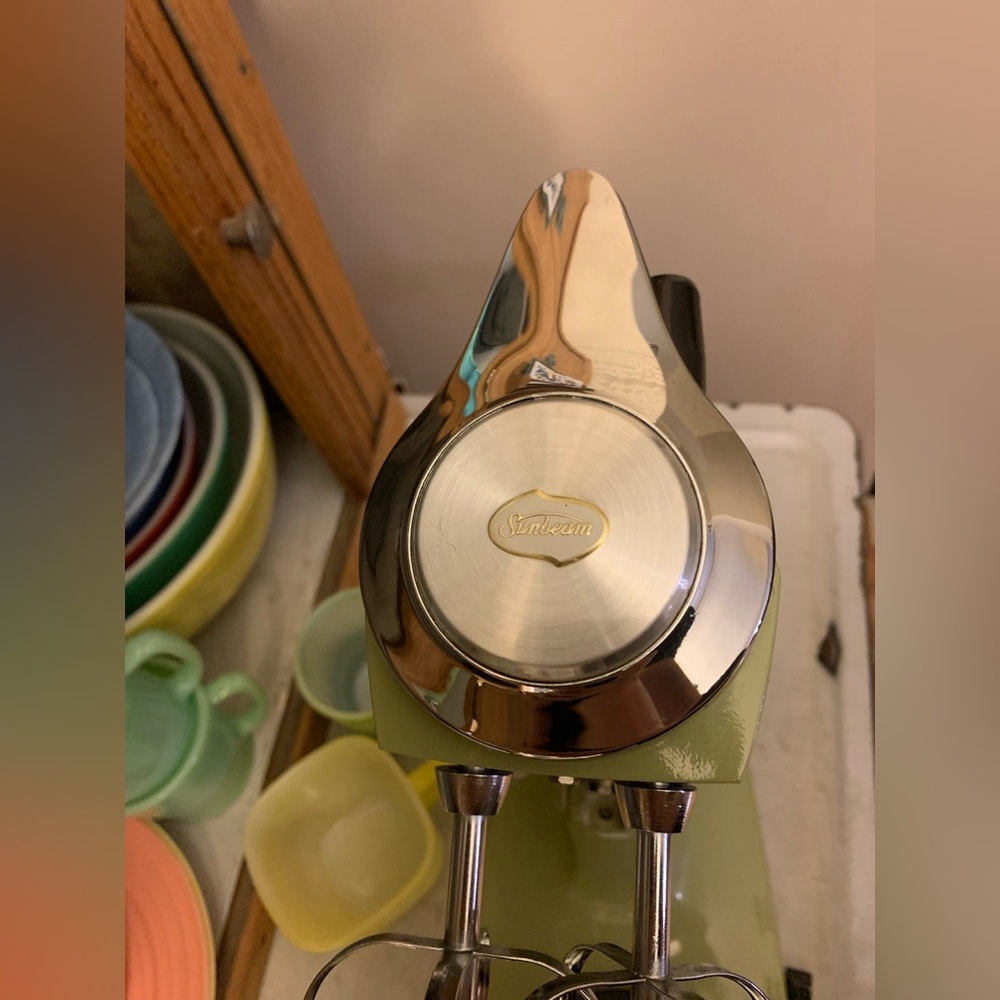 Vintage 1970โs Sunbeam MixMaster 12 Speed Stand Mixer in Avocado Green ๐ฅ ๐ - Picture 4 of 10